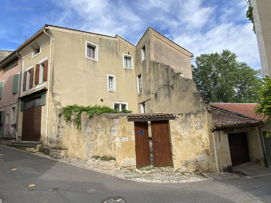 Maison à PERNES-LES-FONTAINES