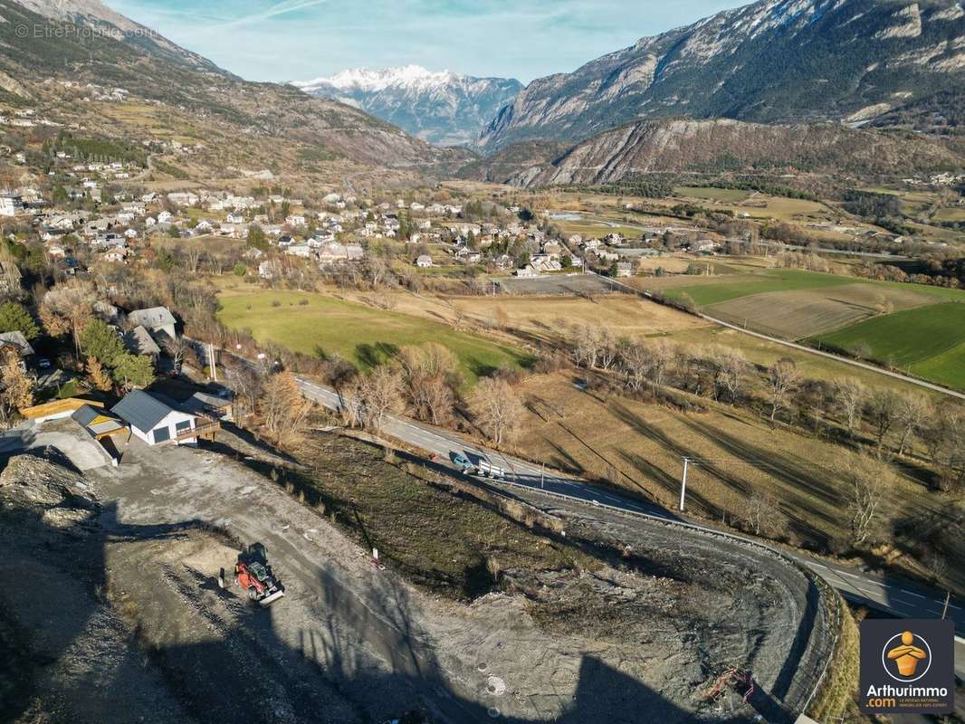 Terrain à CHATEAUROUX-LES-ALPES