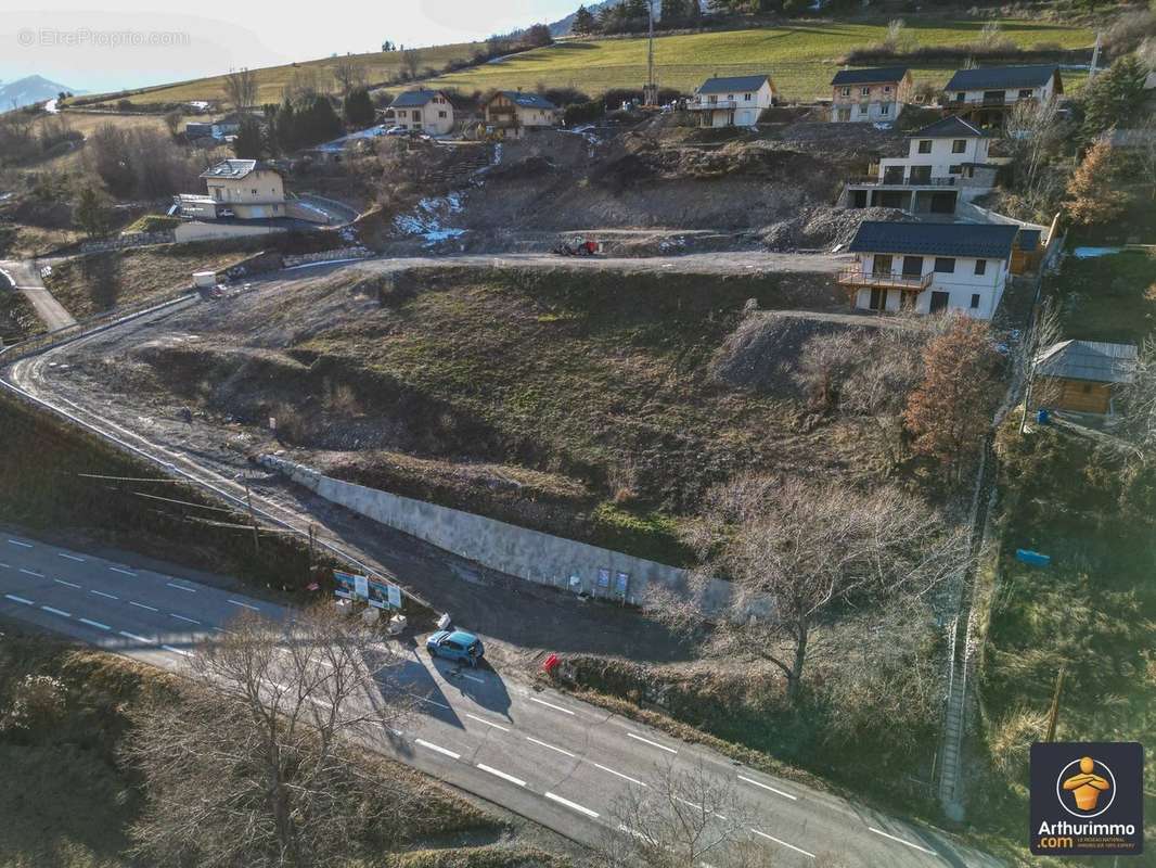 Terrain à CHATEAUROUX-LES-ALPES