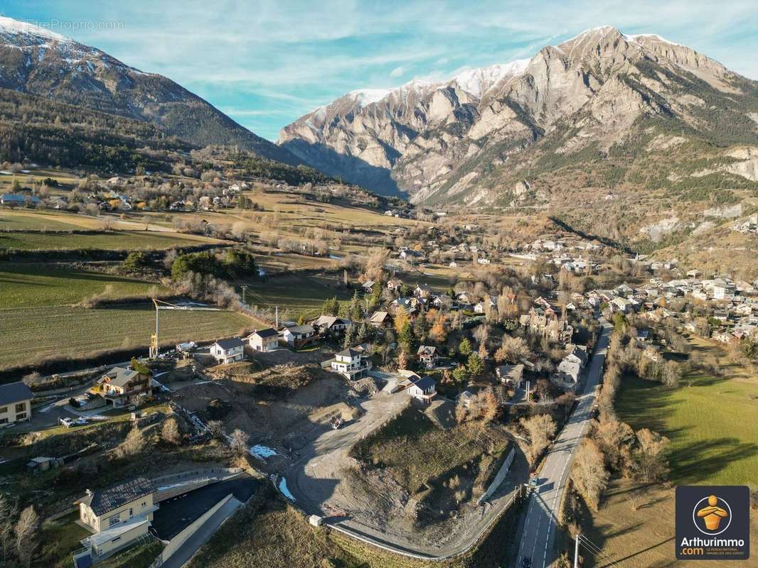 Terrain à CHATEAUROUX-LES-ALPES