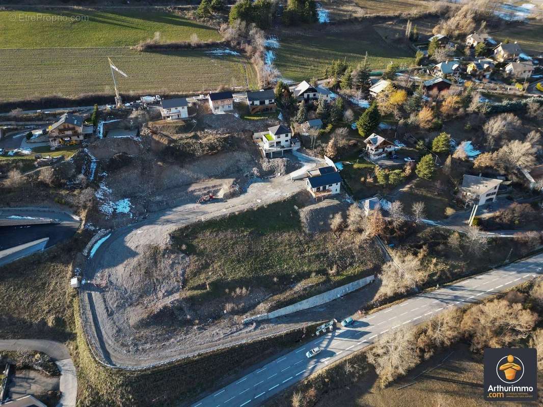 Terrain à CHATEAUROUX-LES-ALPES