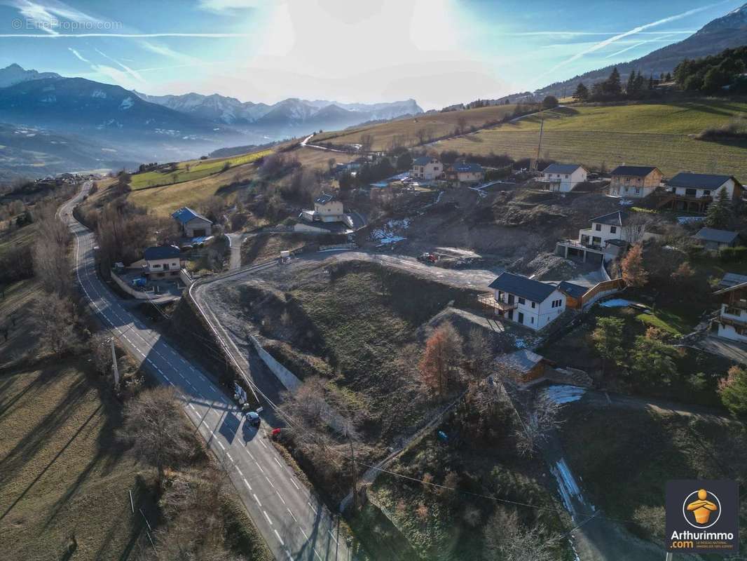 Terrain à CHATEAUROUX-LES-ALPES