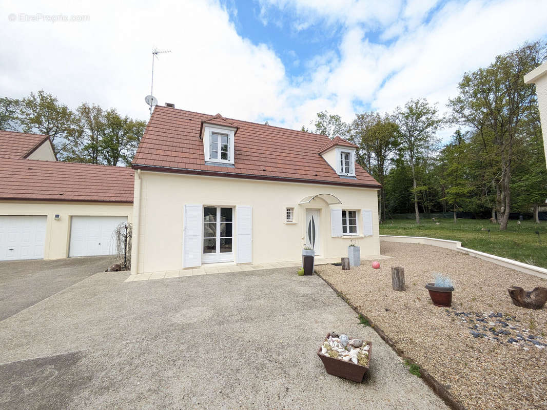 Maison à VULAINES-SUR-SEINE