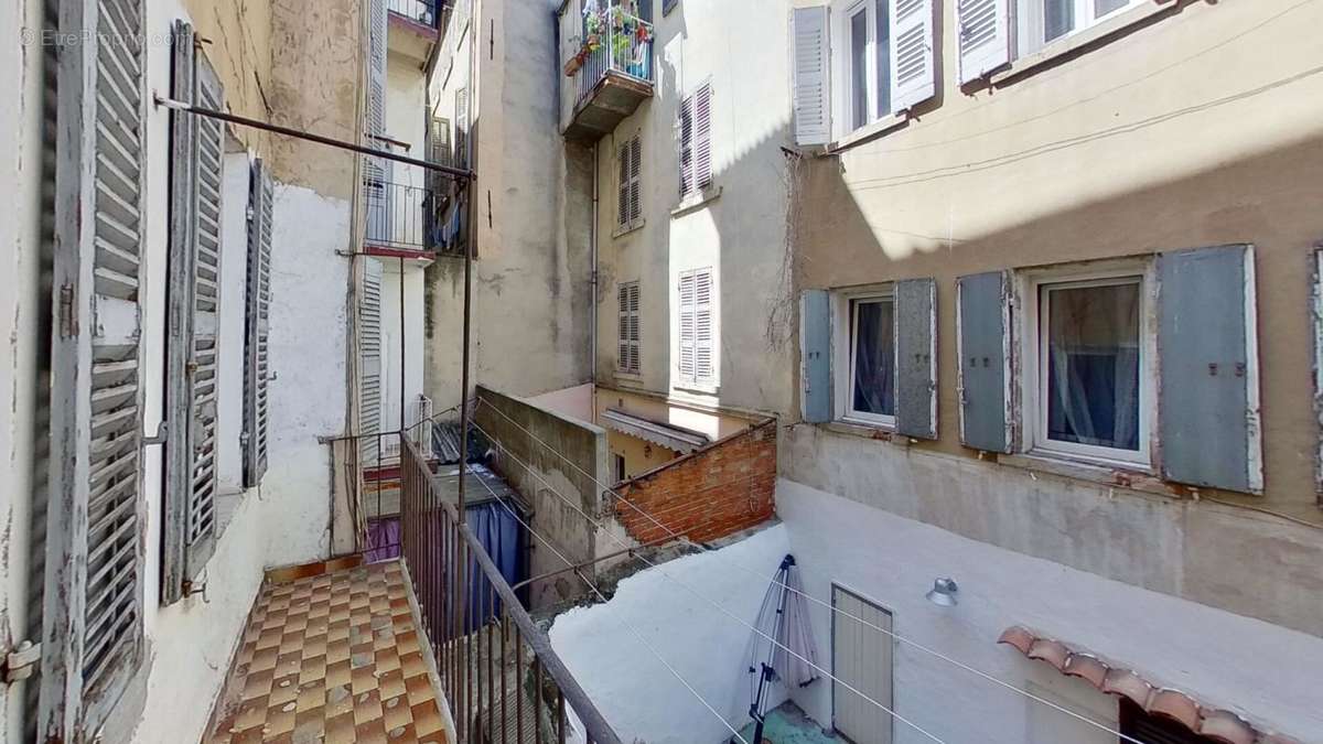 Appartement à MARSEILLE-5E