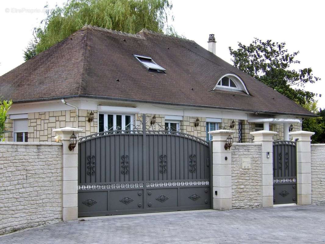 Maison à IVRY-LA-BATAILLE