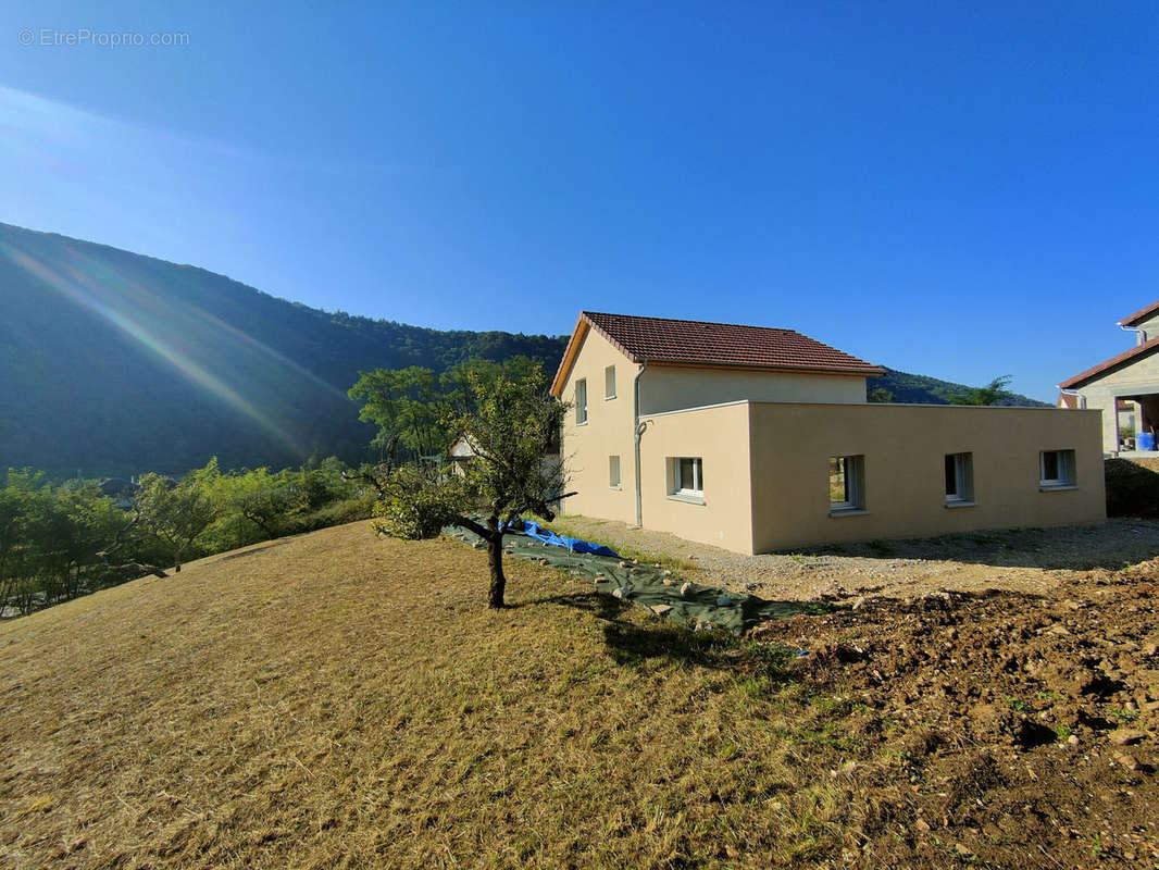 Maison à ROCHE-LEZ-BEAUPRE