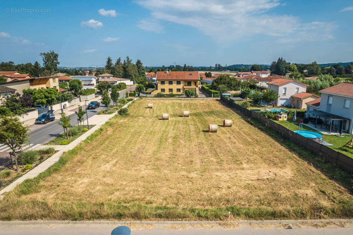 Terrain à MARENNES