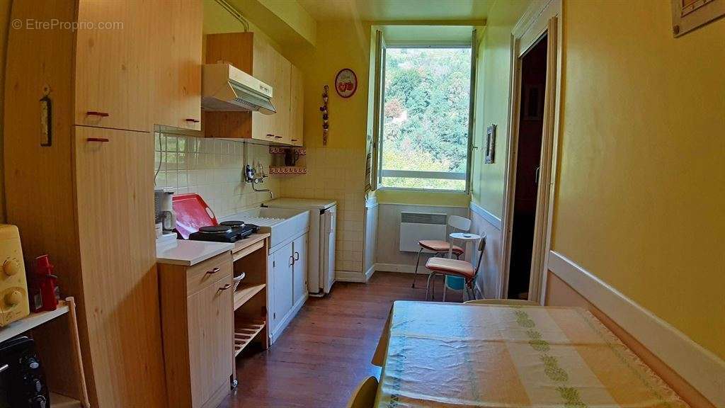 Appartement à EAUX-BONNES