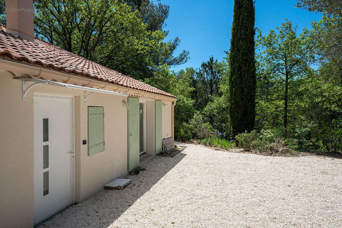 Maison à SIMIANE-COLLONGUE