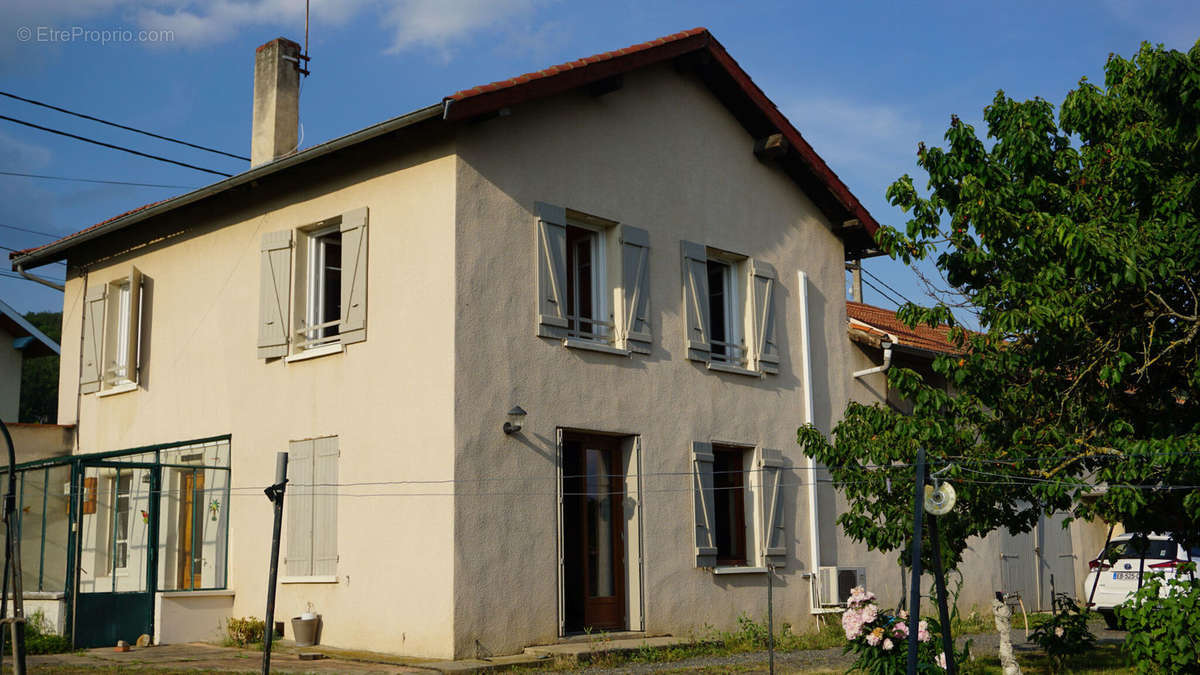 Maison à MONTROND-LES-BAINS