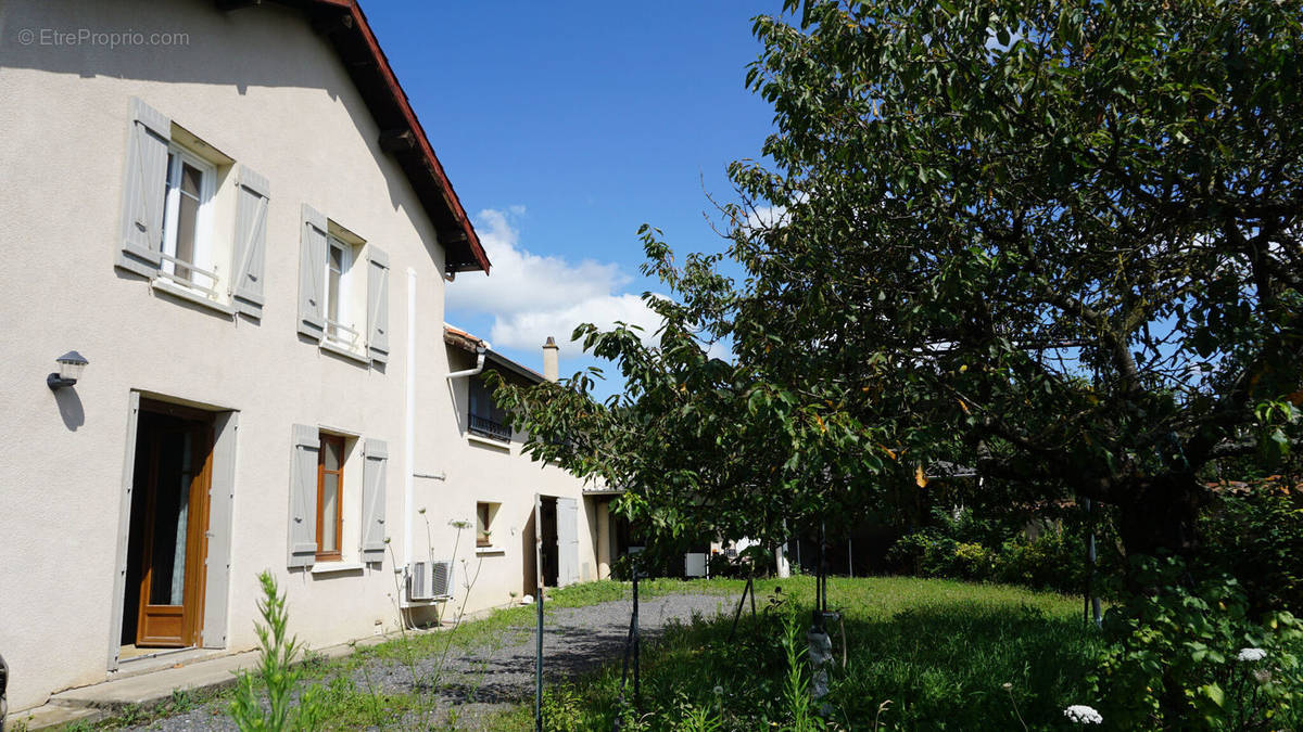 Maison à MONTROND-LES-BAINS