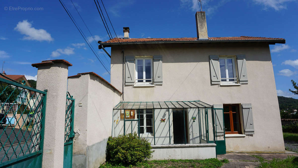 Maison à MONTROND-LES-BAINS