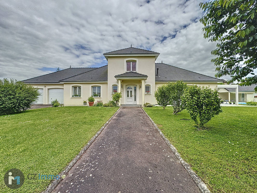 Maison à MAIZIERES-LA-GRANDE-PAROISSE