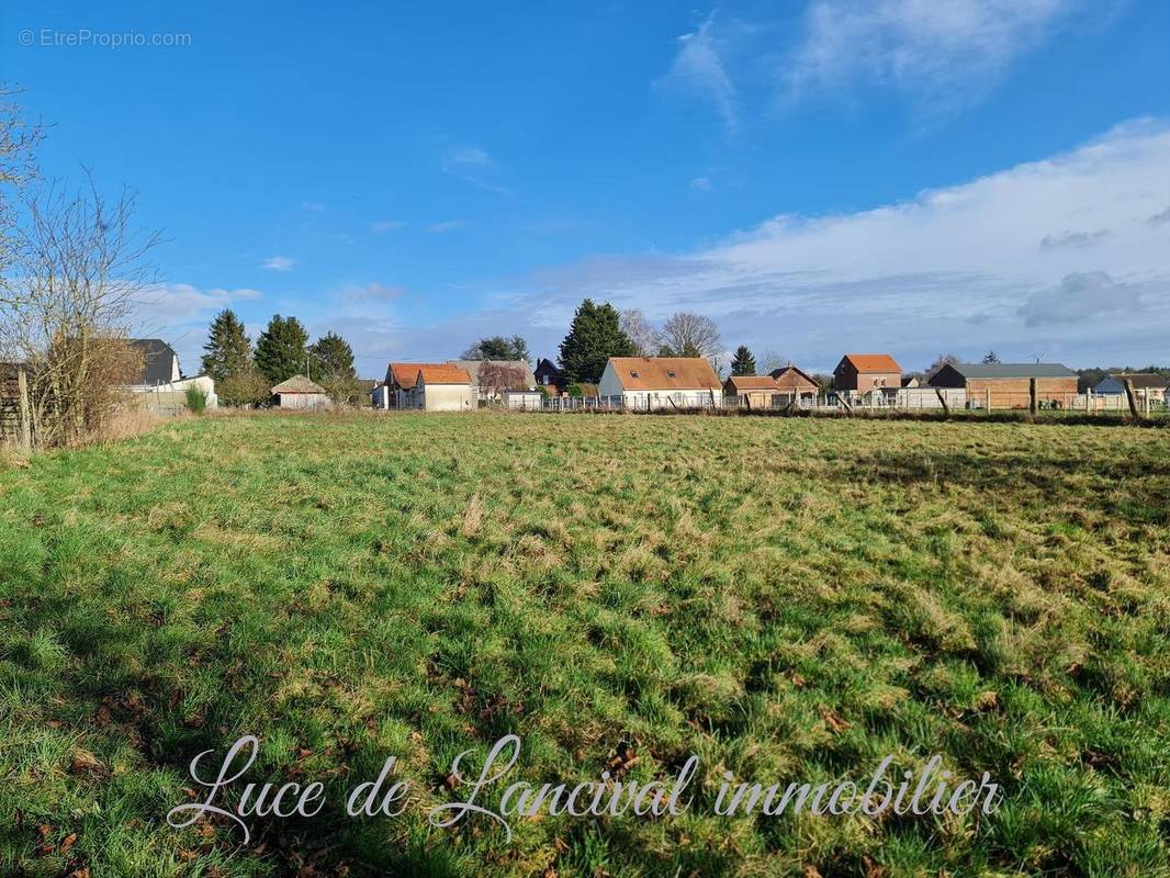 Terrain à AMIGNY-ROUY