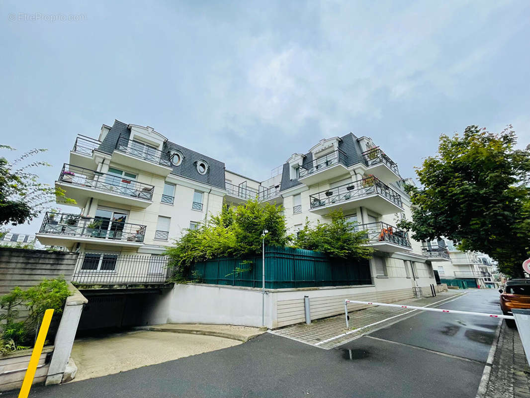 Appartement à SARTROUVILLE