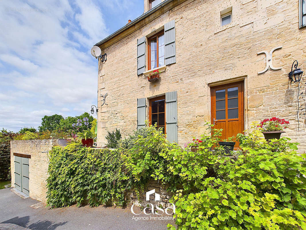 Maison à FLEURY-SUR-ORNE