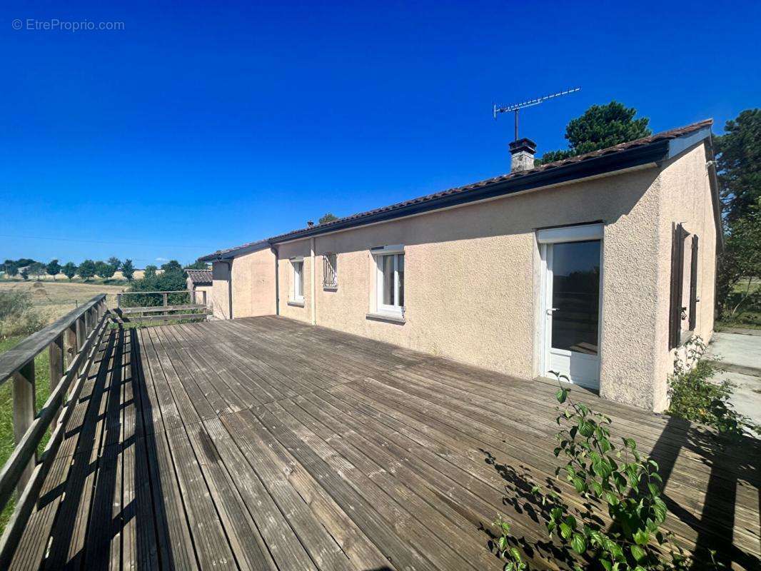 Maison à MONTAIGU-DE-QUERCY