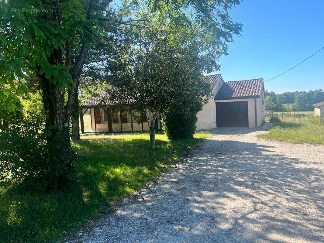 Maison à MONTAIGU-DE-QUERCY