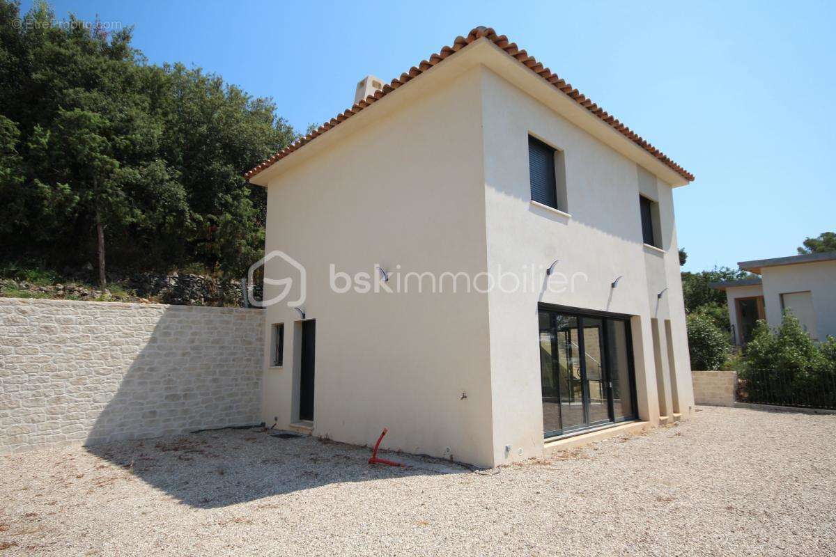 Maison à TOURRETTES-SUR-LOUP