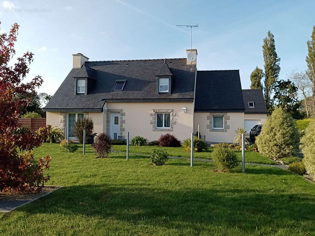 Maison à PLOUEZEC