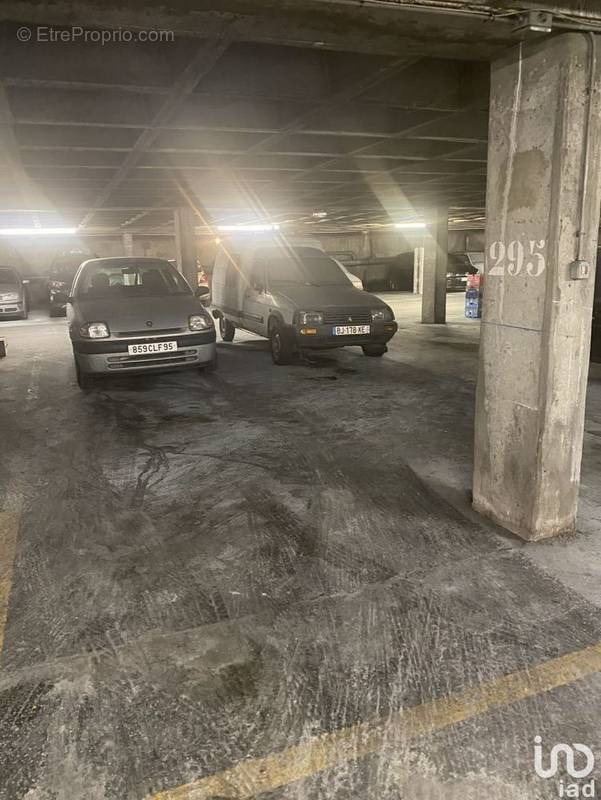 Photo 1 - Parking à GARGES-LES-GONESSE