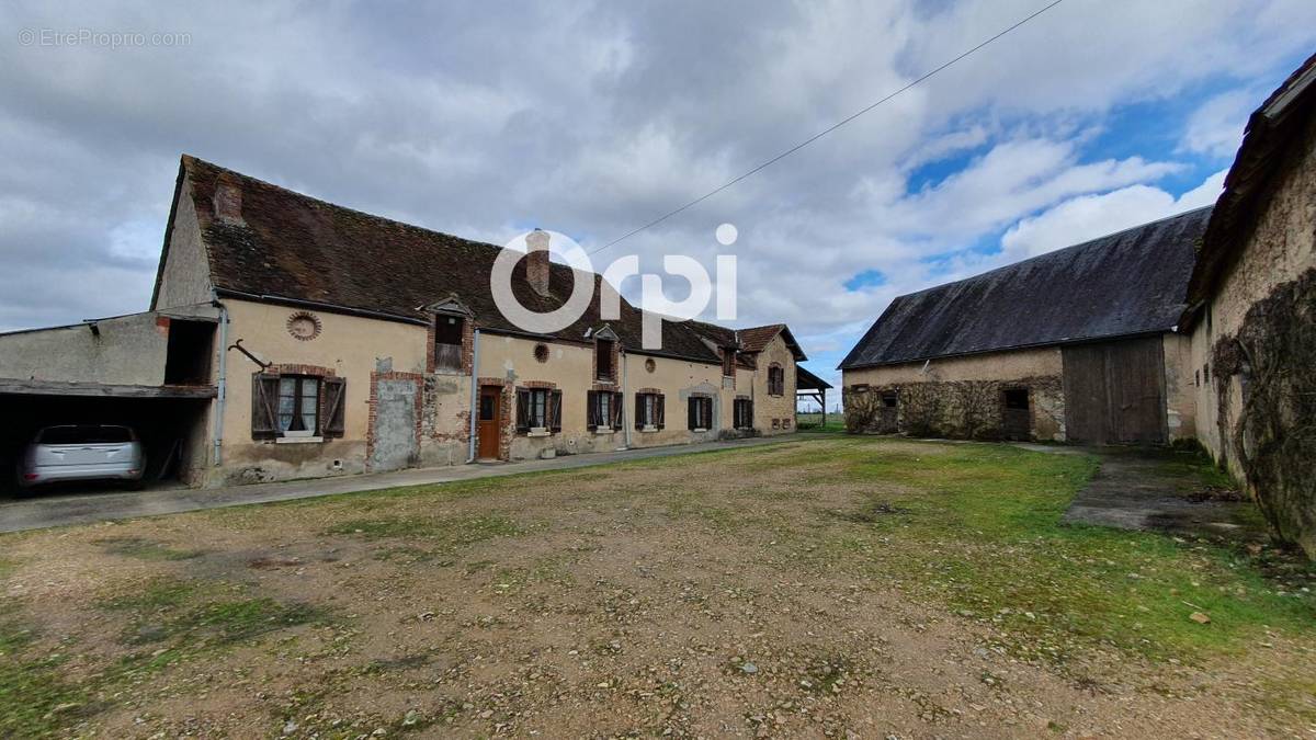 Maison à GY-LES-NONAINS