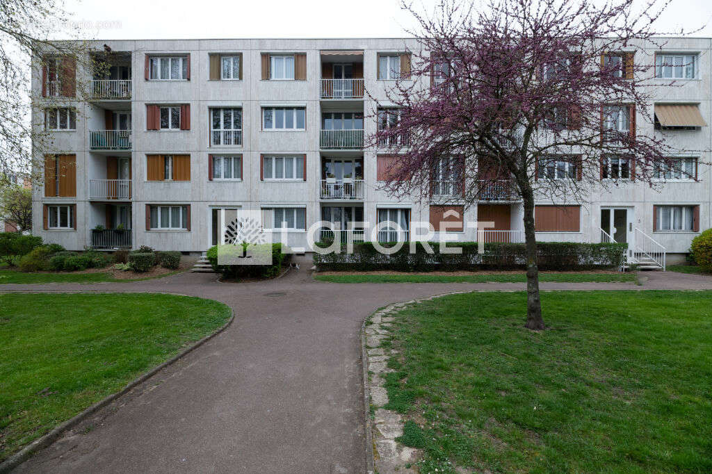 Appartement à CHILLY-MAZARIN