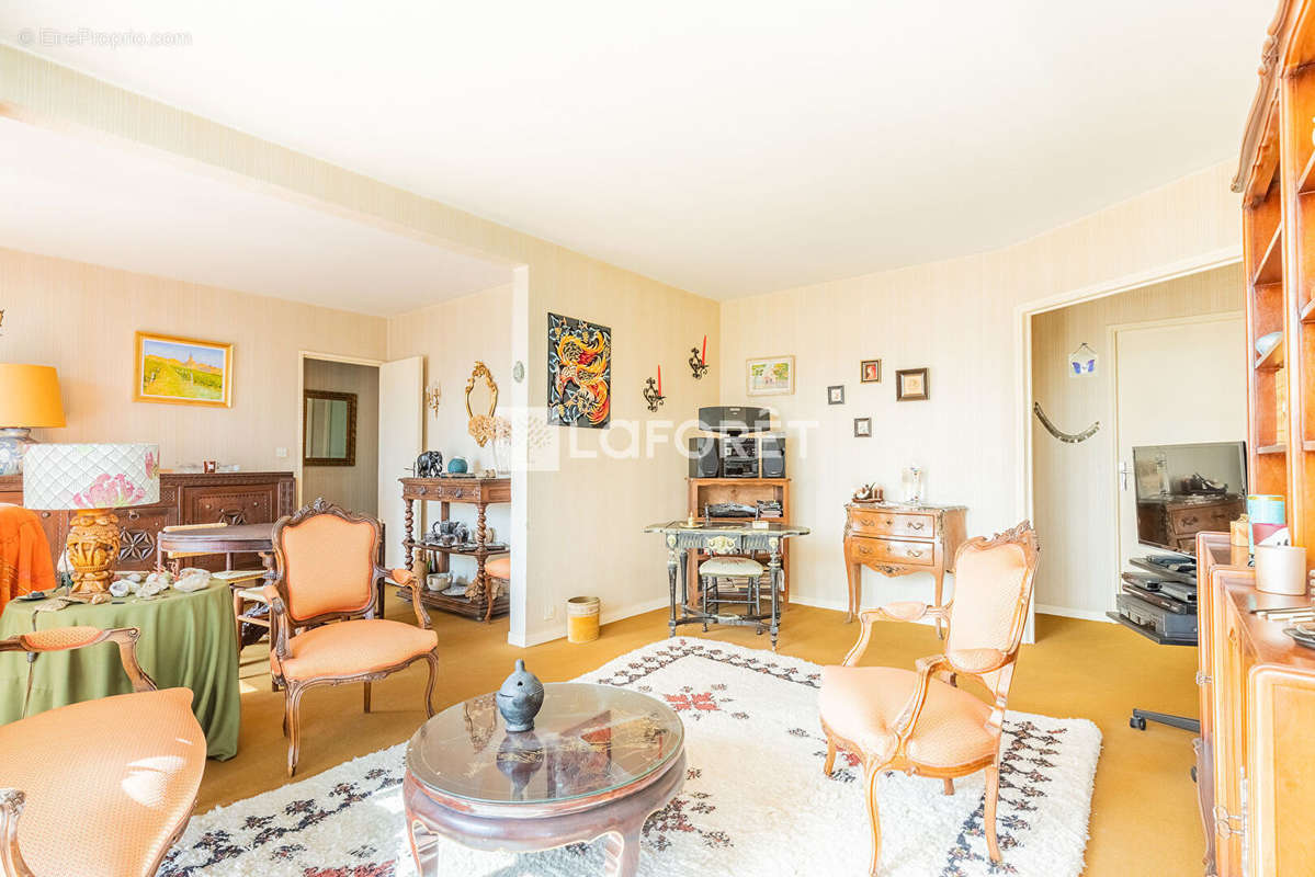 Appartement à CHILLY-MAZARIN