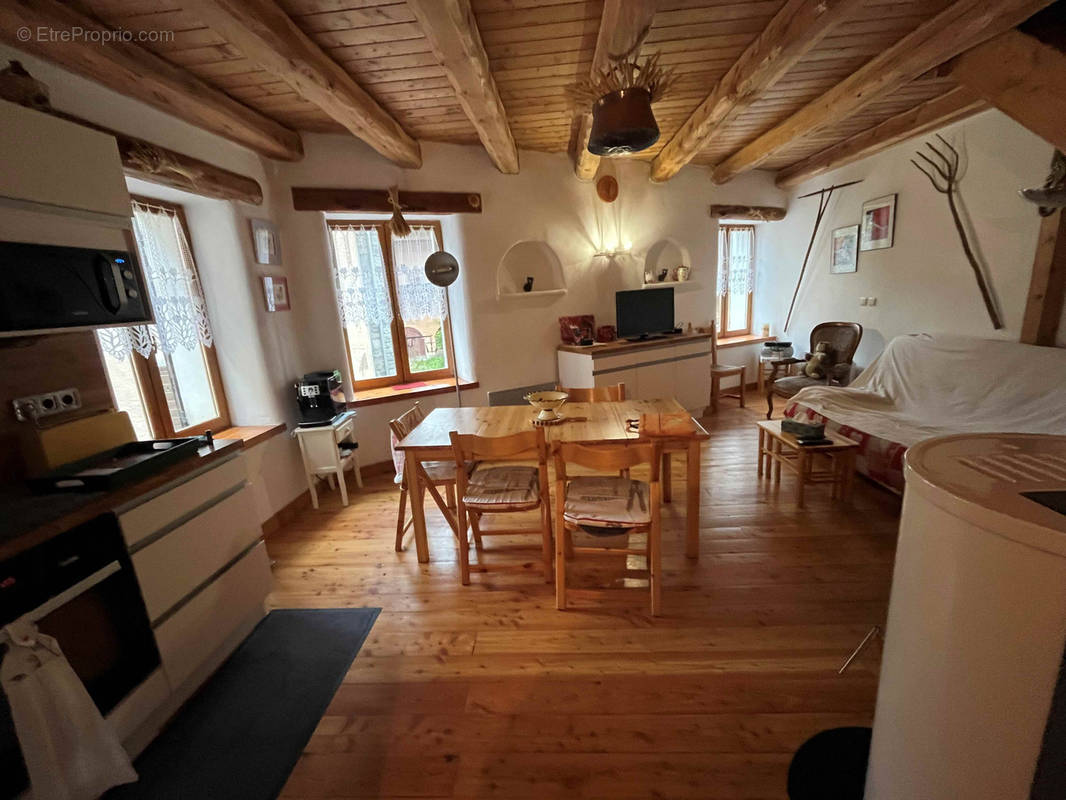 Appartement à AIGUILLES