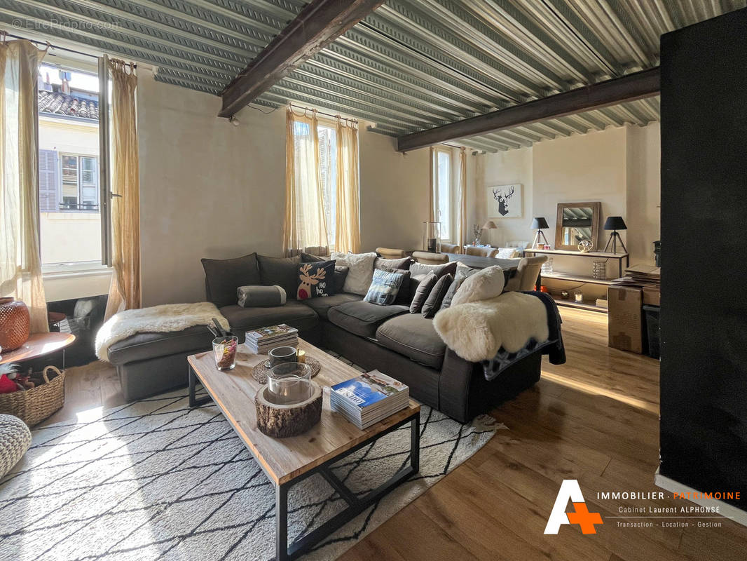 Appartement à MARSEILLE-2E