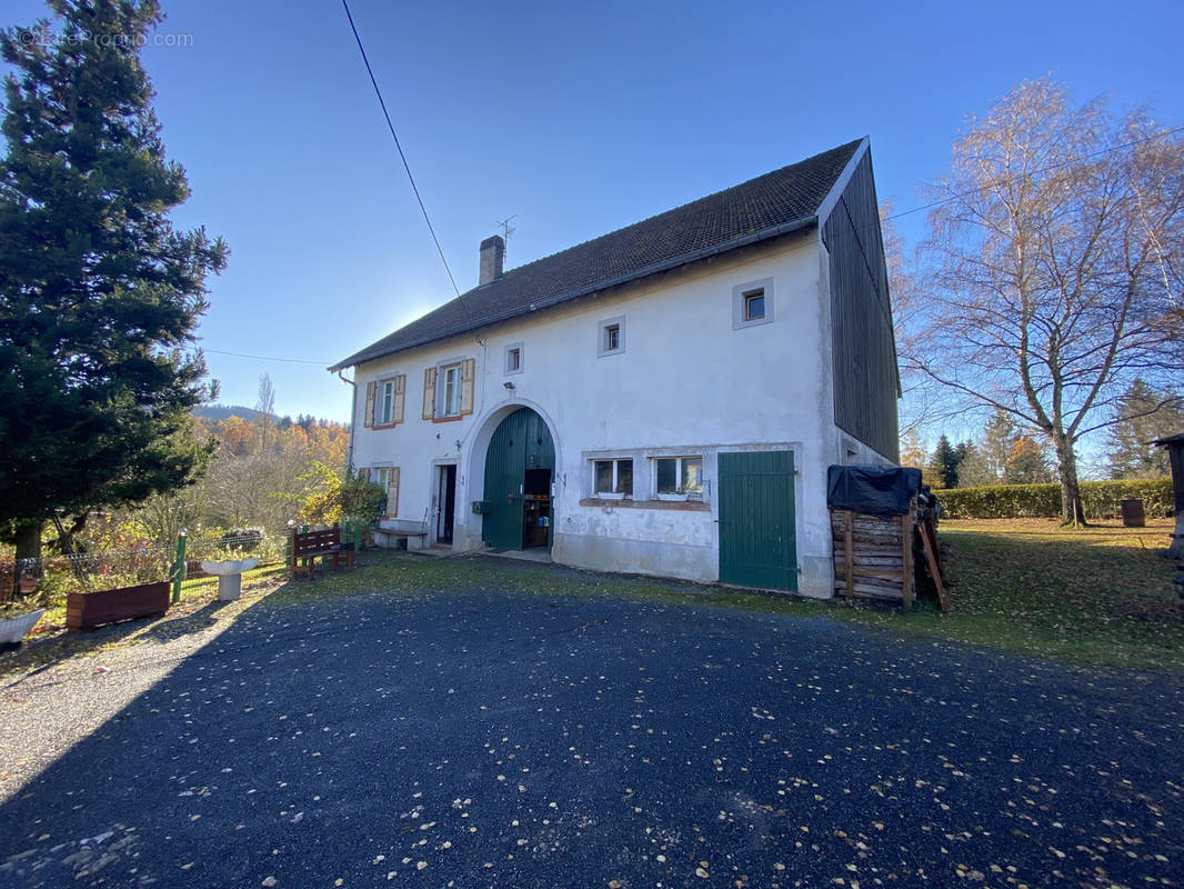 Maison à ENTRE-DEUX-EAUX