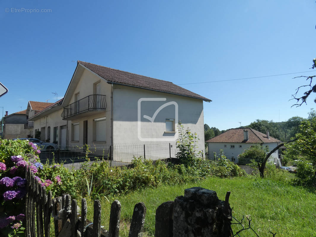 Maison à LATRONQUIERE