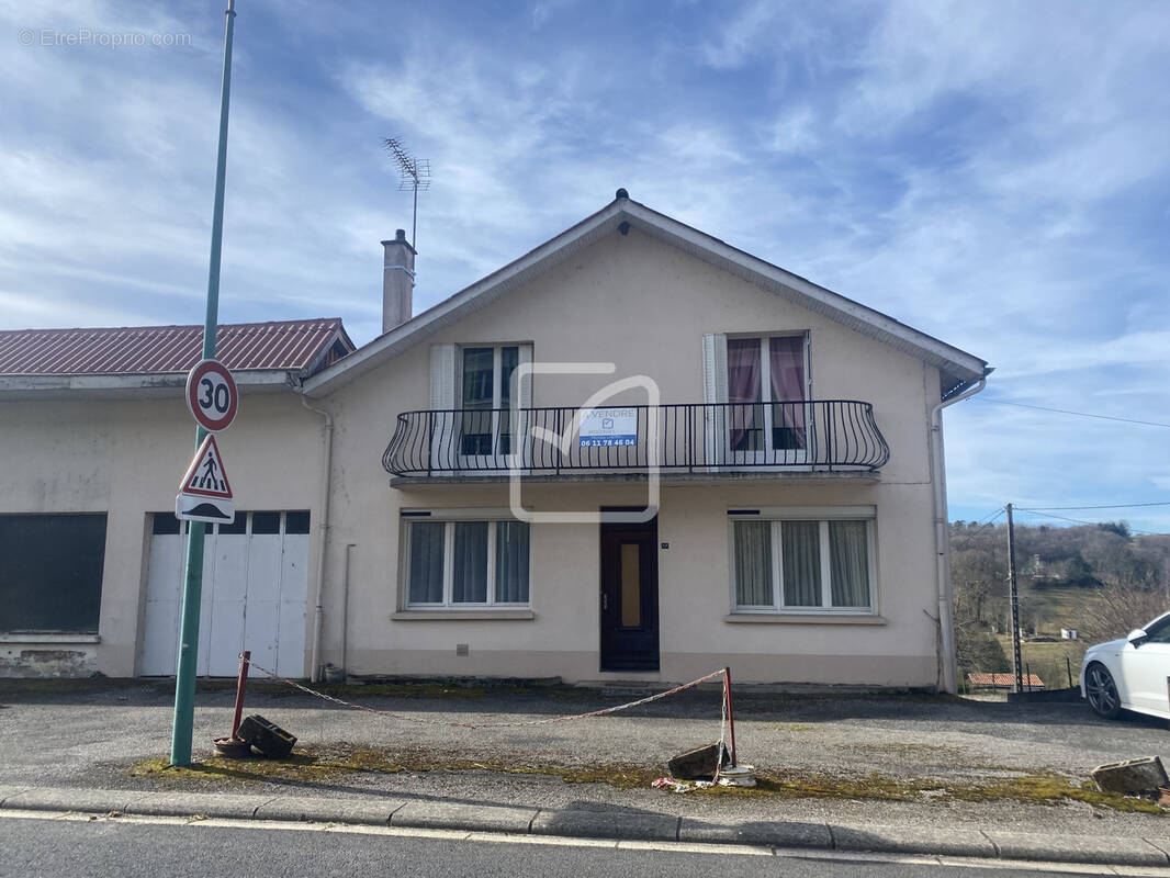 Maison à LATRONQUIERE