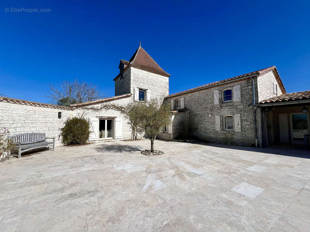 Maison à MONTAIGU-DE-QUERCY