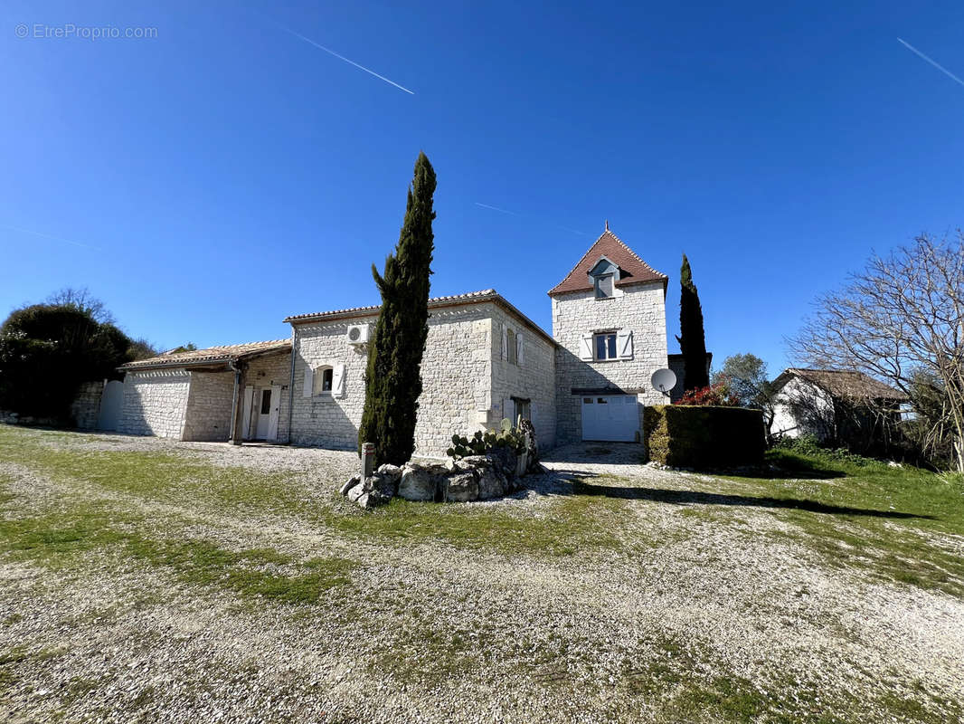 Maison à MONTAIGU-DE-QUERCY