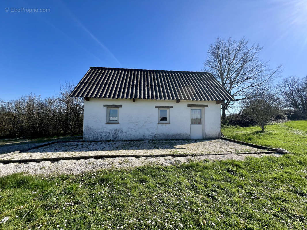 Maison à MONTAIGU-DE-QUERCY