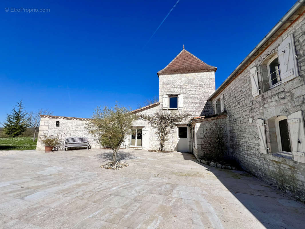 Maison à MONTAIGU-DE-QUERCY