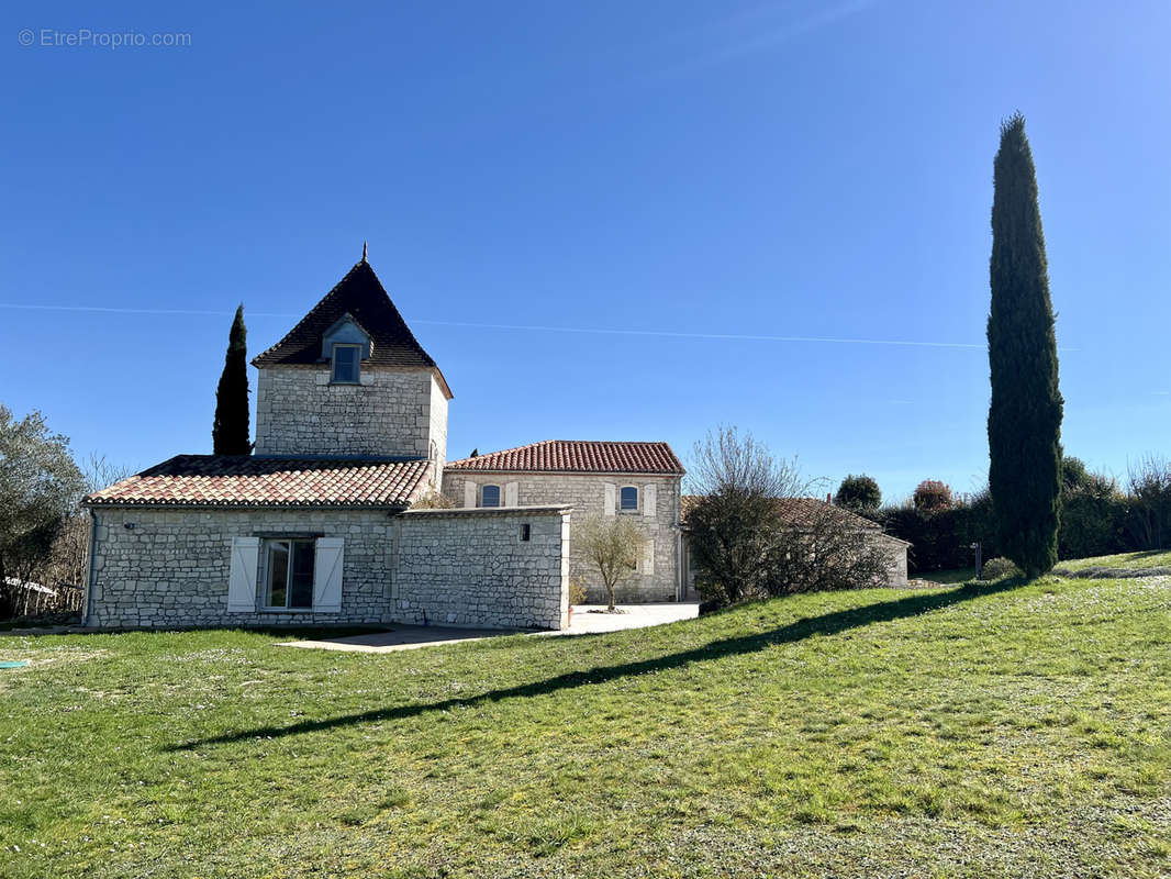 Maison à MONTAIGU-DE-QUERCY