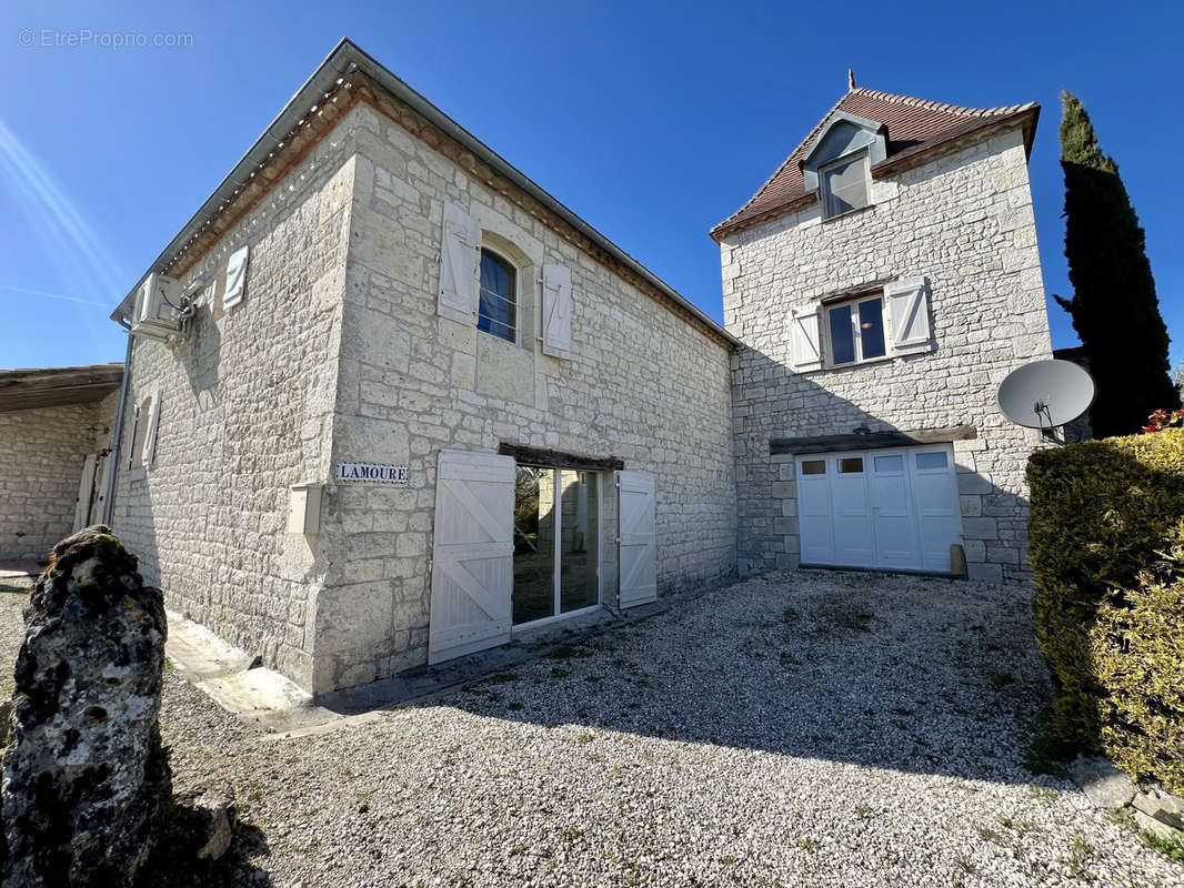 Maison à MONTAIGU-DE-QUERCY