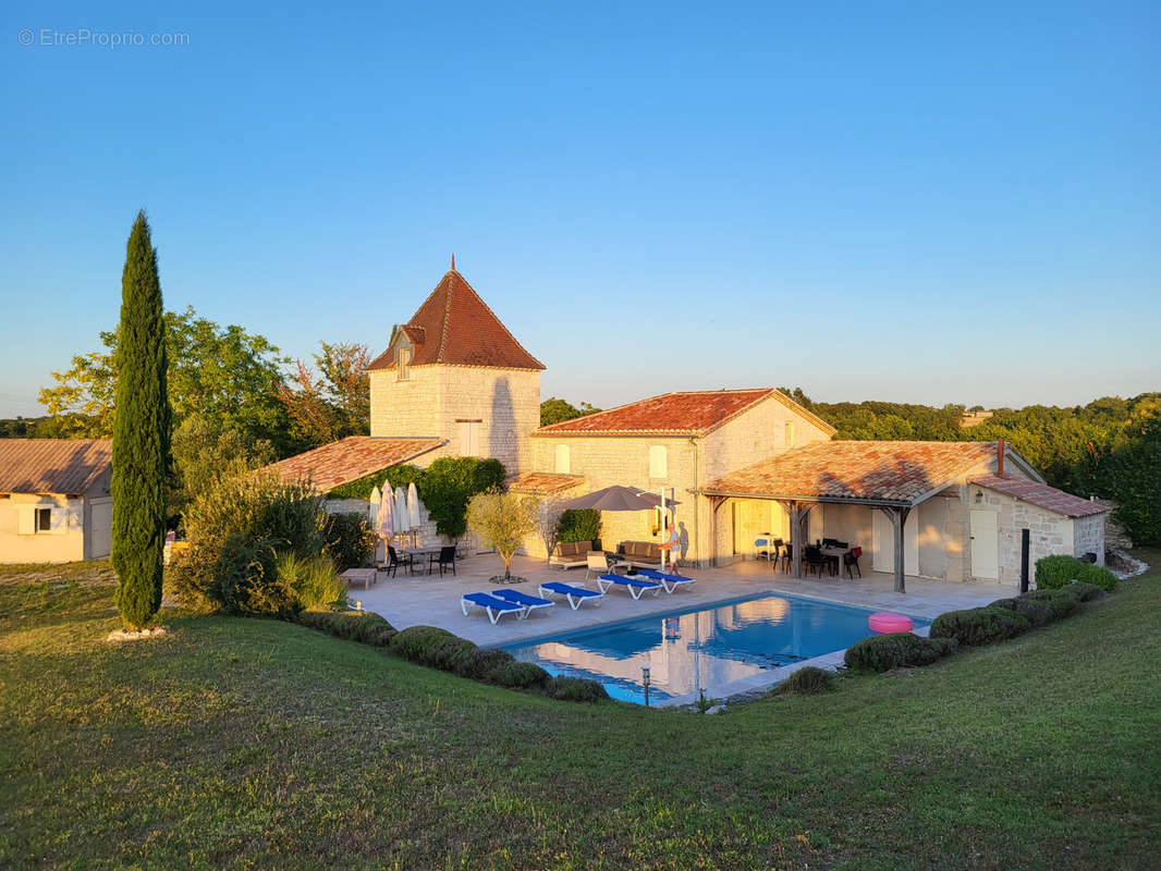 Maison à MONTAIGU-DE-QUERCY