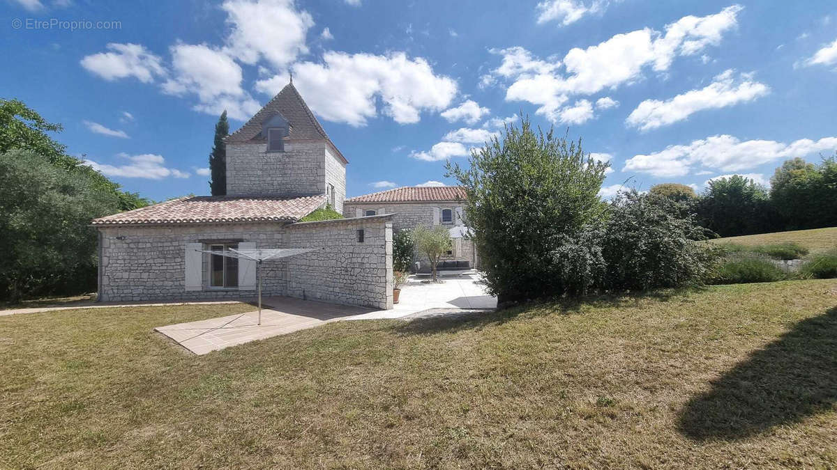 Maison à MONTAIGU-DE-QUERCY