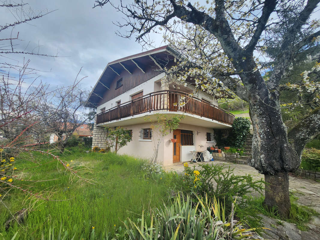 Maison à SAINT-JEOIRE-PRIEURE