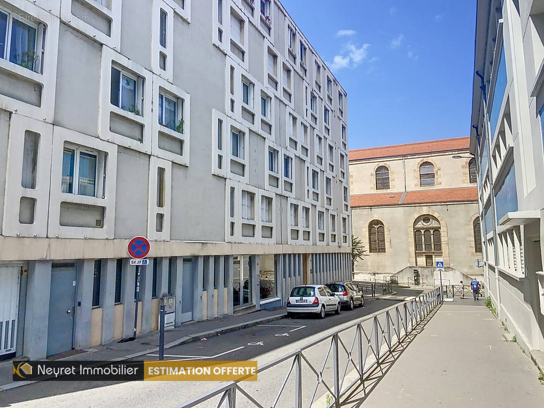 Appartement à SAINT-ETIENNE