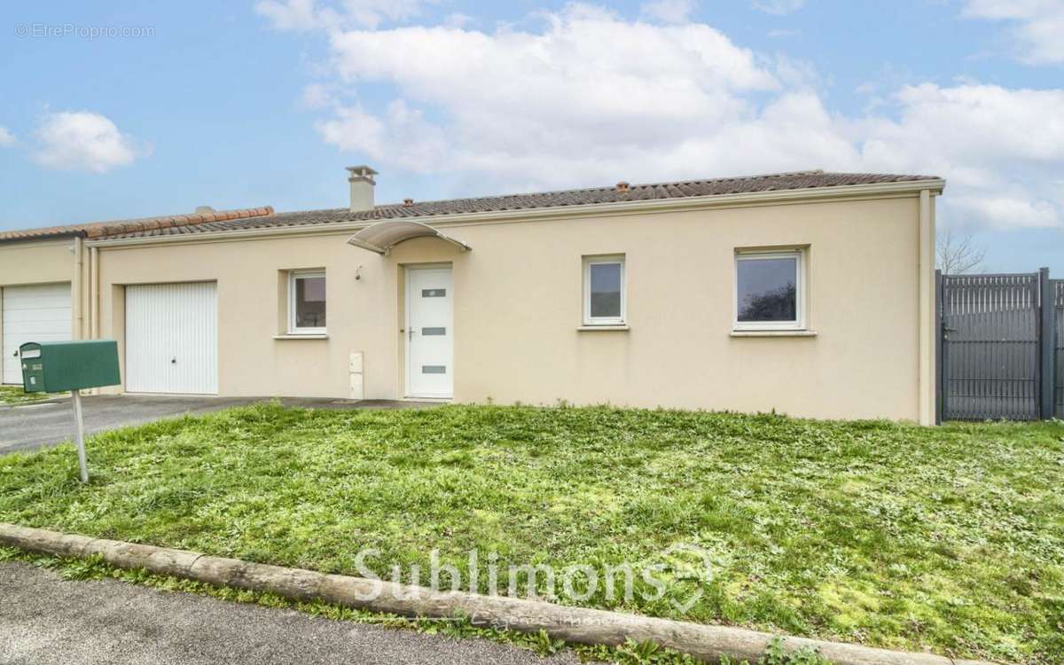 Maison à SAINT-MACAIRE-EN-MAUGES