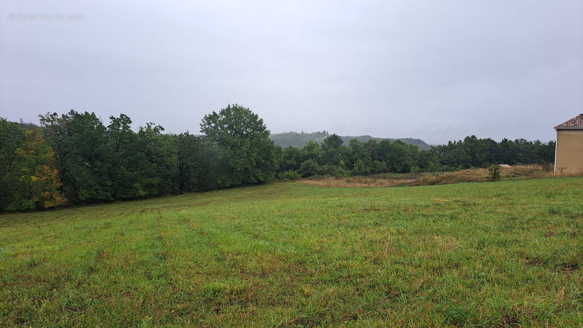 Terrain à MONTPEZAT-DE-QUERCY