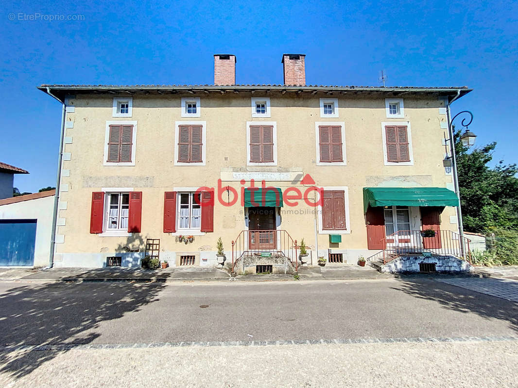 Maison à SAINT-LAURENT-SUR-GORRE