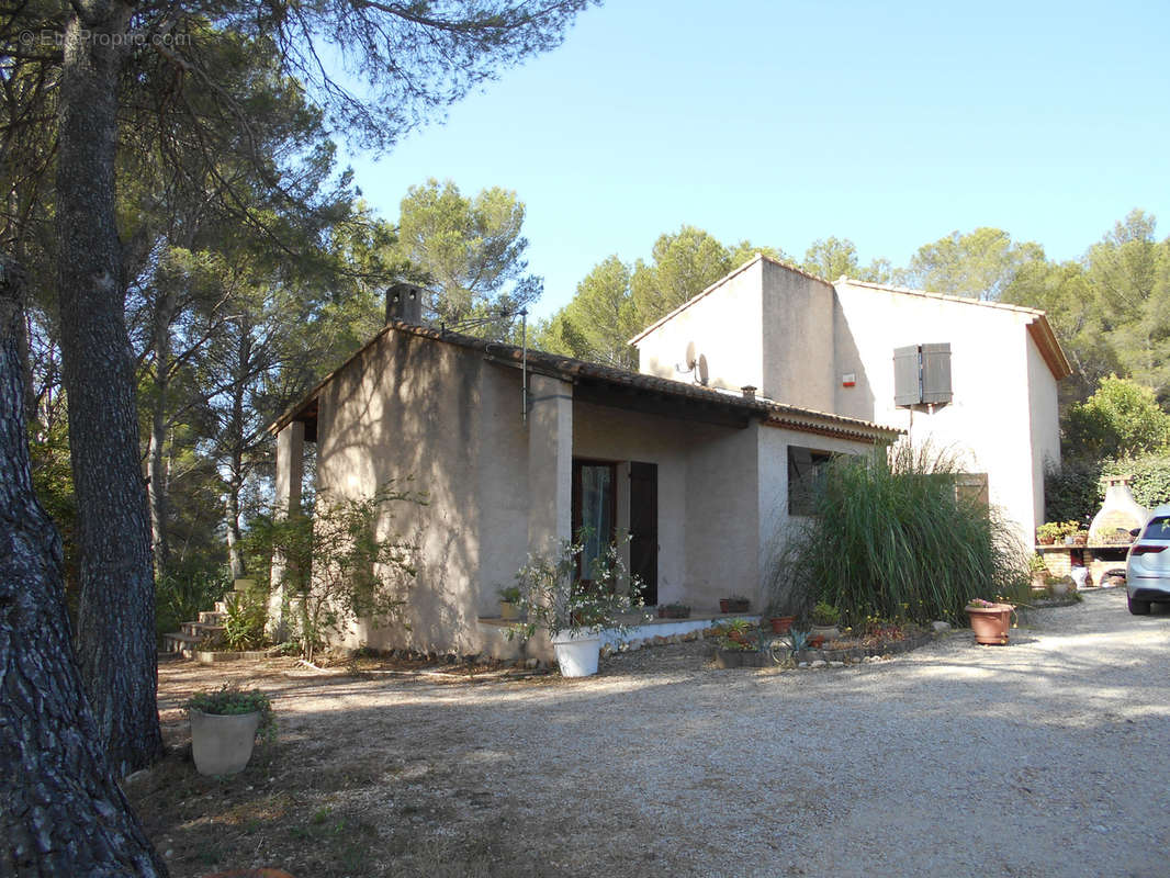 Maison à VENTABREN