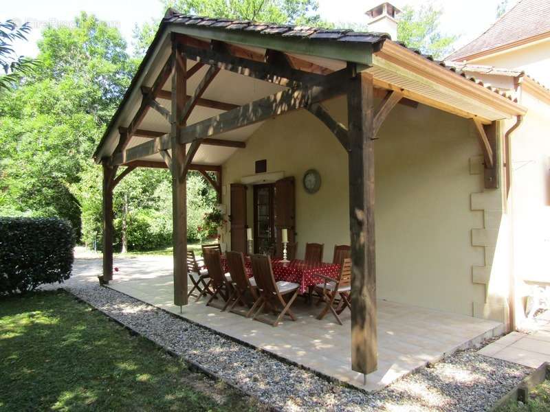 Maison à SAINT-LEON-SUR-VEZERE