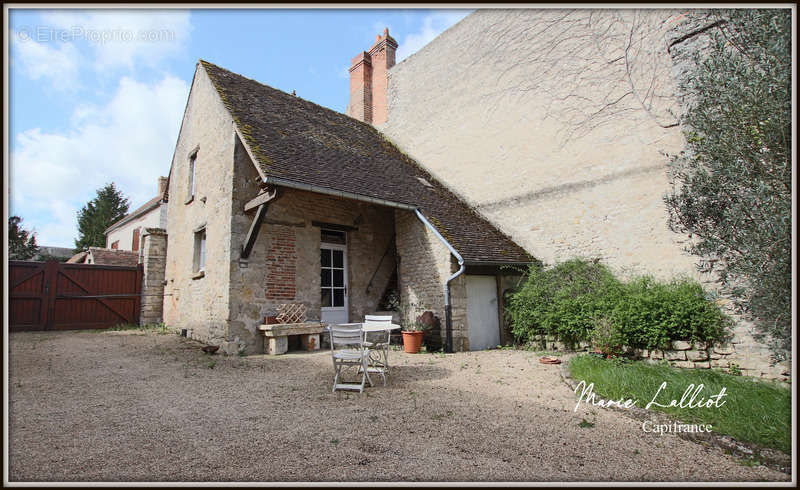 Maison à YEVRE-LA-VILLE