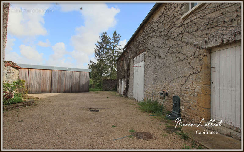 Maison à YEVRE-LA-VILLE